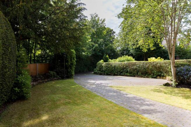 Front Garden/Driveway