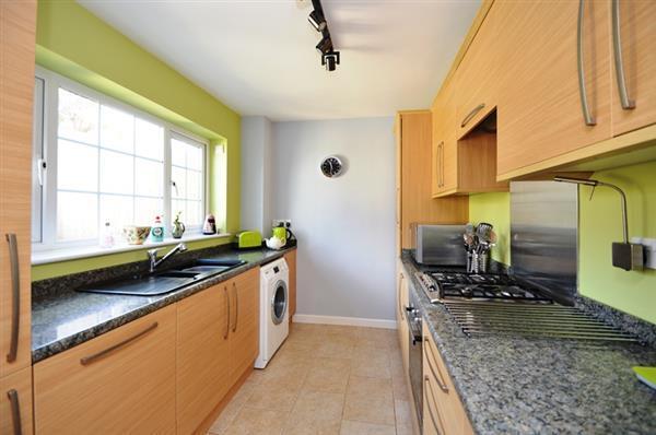 FITTED KITCHEN