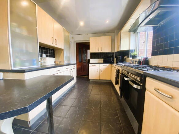 4 bed Detached for sale Image 5