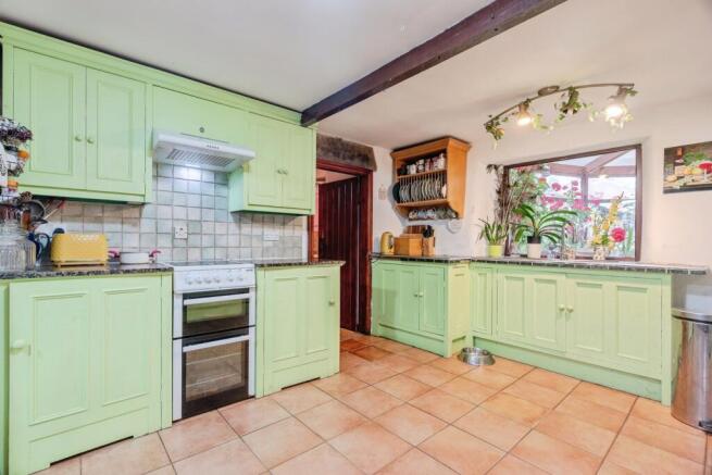 4 bed Detached for sale Image 9