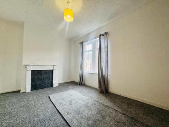 2 bed Terraced to rent Image 7