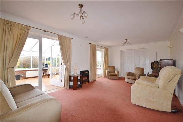 LOUNGE: