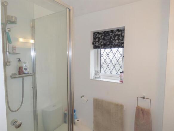EN SUITE SHOWER ROOM