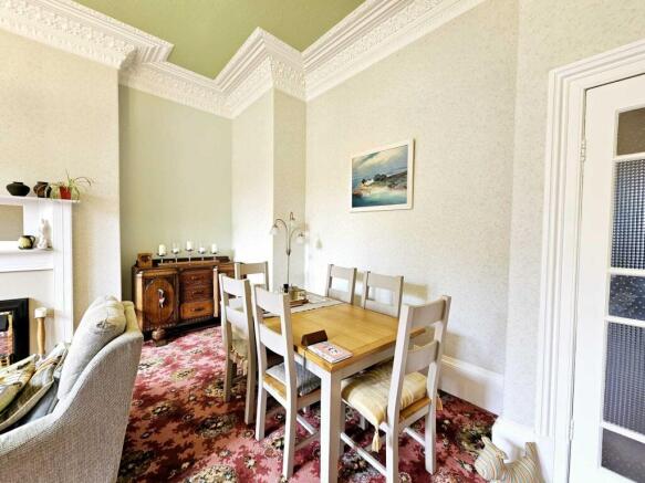 3 bed Flat for sale Image 5