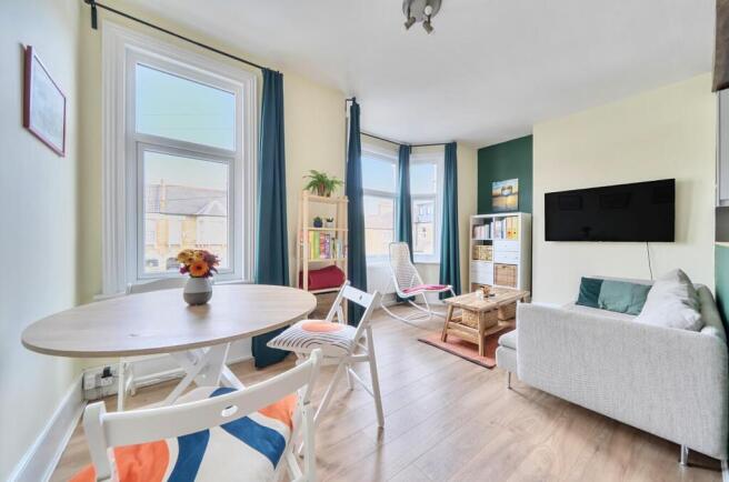 2-bed flat on Farley Road, London, SE6 2AB, £325,000