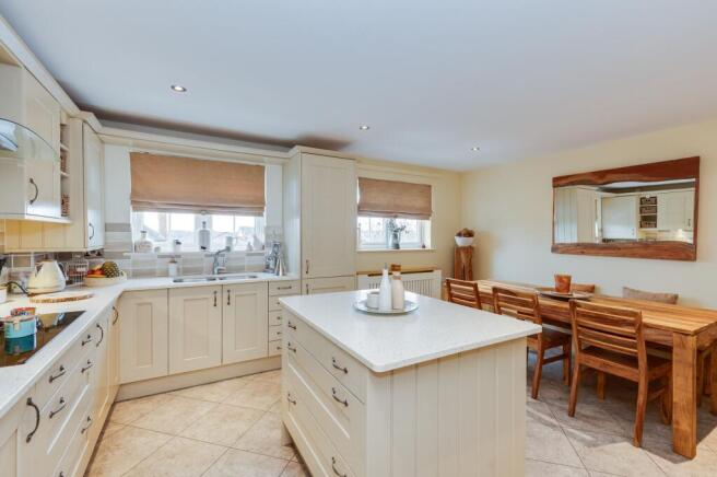 House in North East Derbyshire, Dronfield - View 5