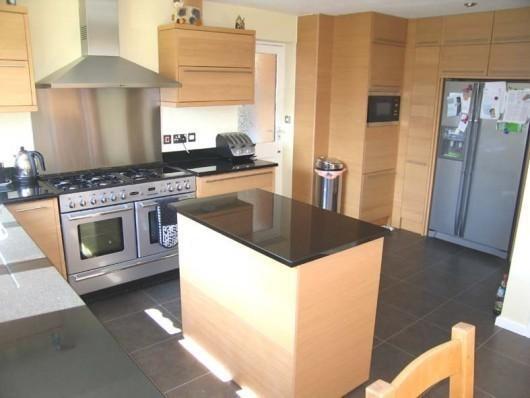 KITCHENDINING ROOM