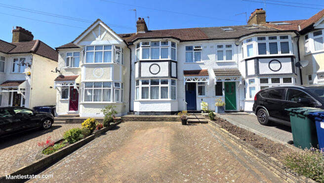 4 bed terraced house for sale Daneland, East Barn