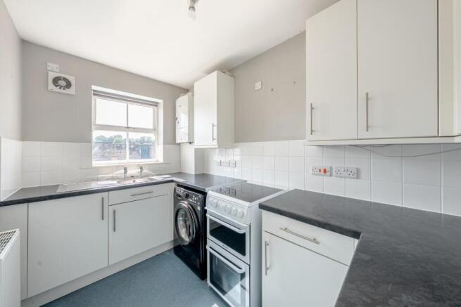3 bed Town House for sale Image 4