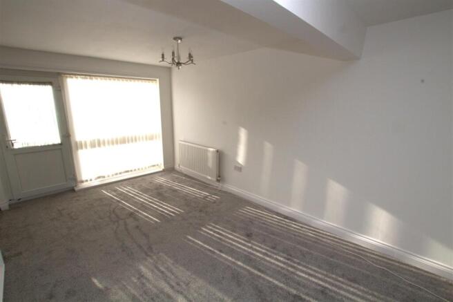 3 bed House to rent Image 10