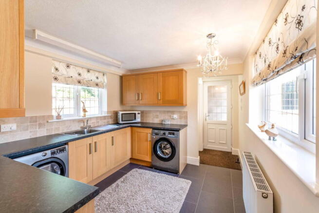 4 bed Detached for sale Image 9