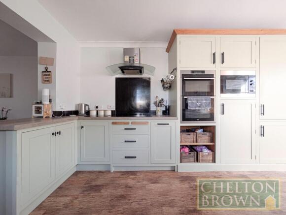 Kitchen & Breakfast