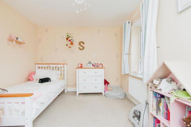 4 bed Semi-Detached for sale Image 10