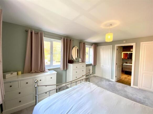 PRINCIPAL BEDROOM SUITE