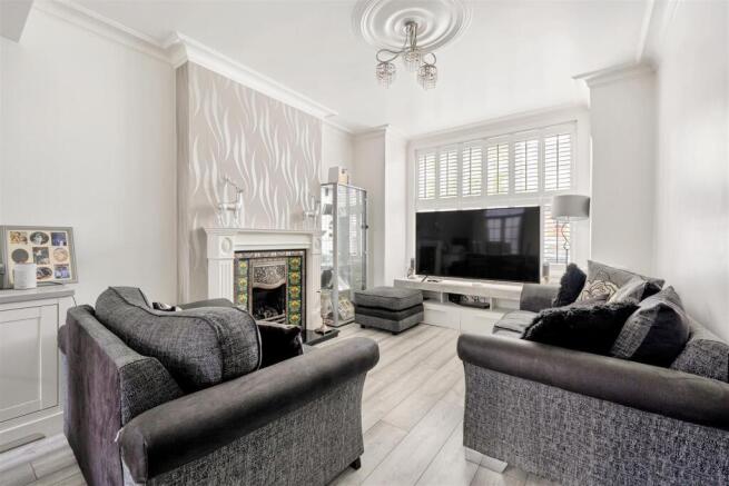 Lyndhurst Road, E4