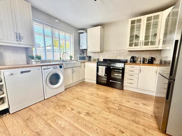 2 bed End of Terrace to rent Image 5
