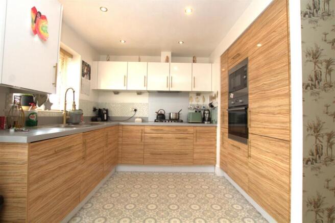 KITCHEN .jpg