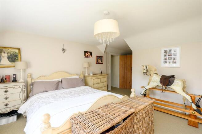 5 bed Detached for sale Image 9