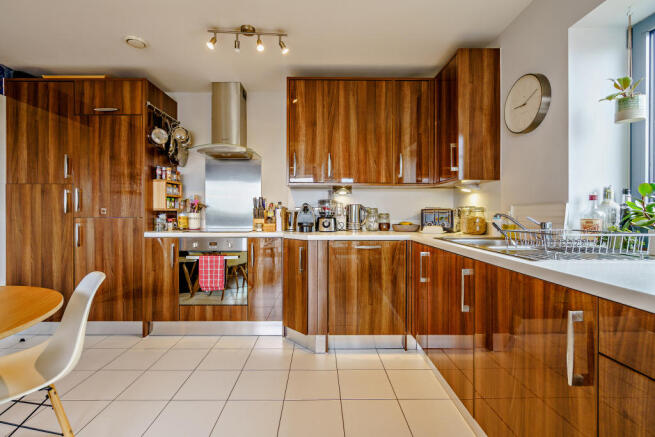 8435360-interior18-800