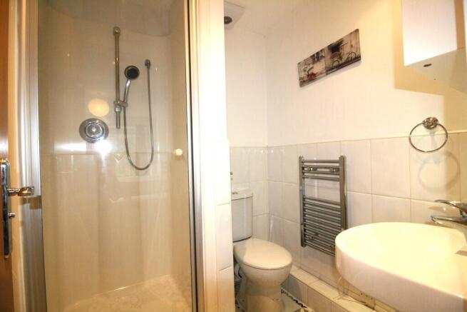 3 bed Apartment to rent Image 7