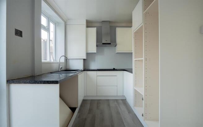 Bletchingley Close, Merstham - Final Images - Ralp
