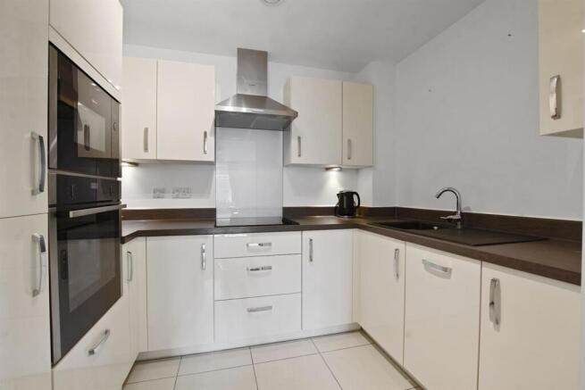 07-d140GCMCS - 11 Chiltern Place - Kitchen -Origin