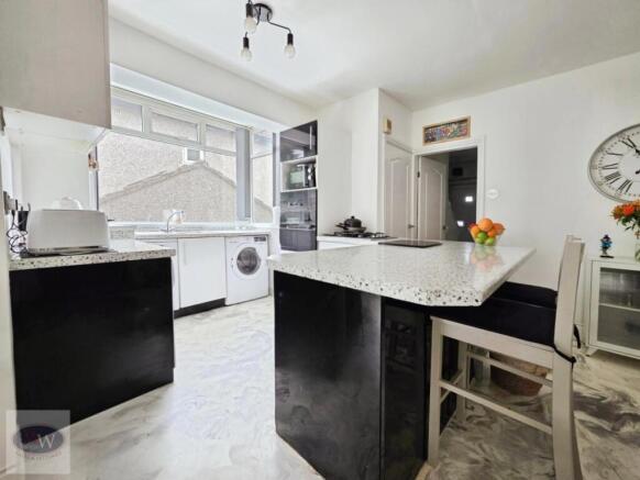 3 bed Semi-Detached for sale Image 6