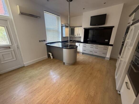 4 bed Terraced to rent Image 4