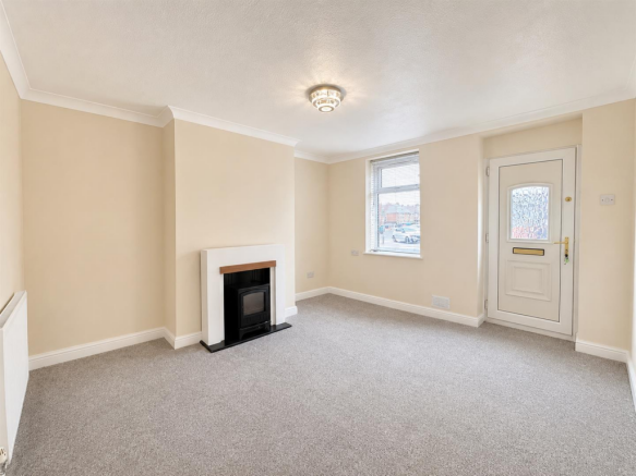 ENTRANCE/LOUNGE