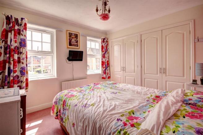 Bedroom 1.jpg
