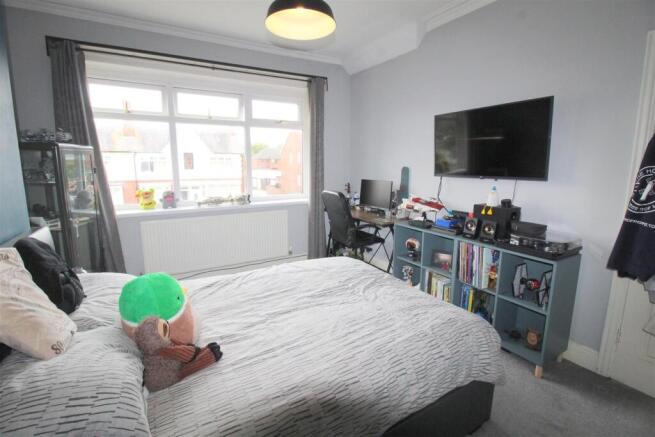 Caryl Road, 3 - bed 3 (2).JPG