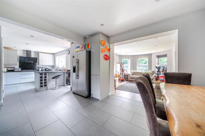 4 bed Detached for sale Image 9