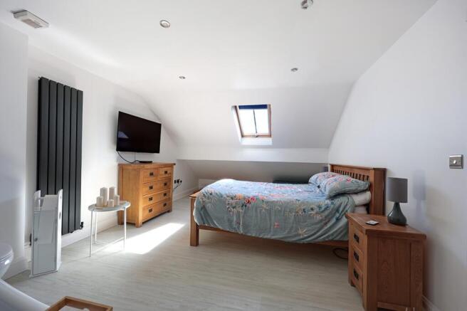 3 bed Semi-Detached for sale Image 12