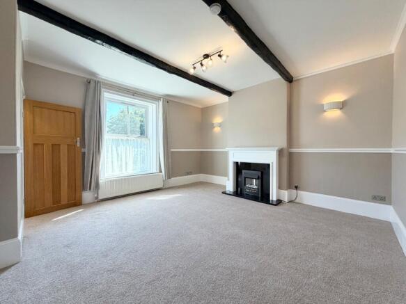 3 bed Terraced to rent Image 2