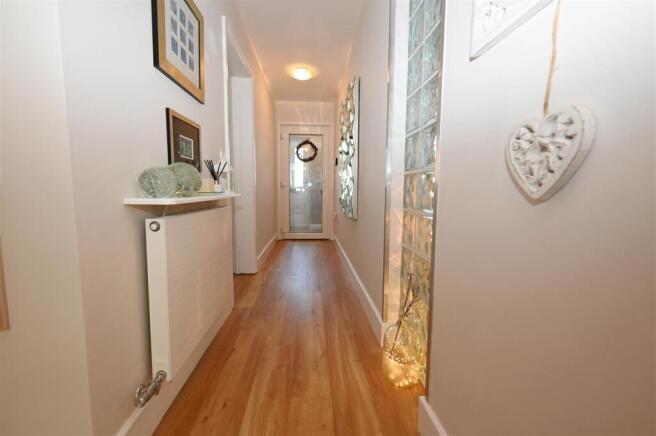 4 bed Detached for sale Image 9