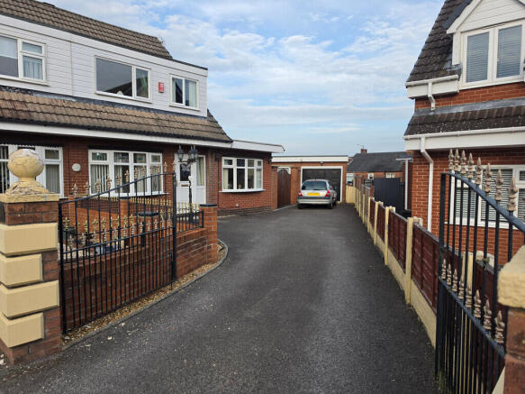 3-bed semi-detached on Townfield Close, Talke, Stoke-on-Trent, £220,000