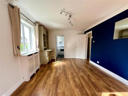 Guildford Road, Ash, Aldershot, Surrey, GU12