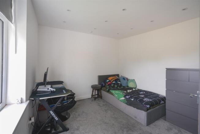 4 bed Detached for sale Image 8