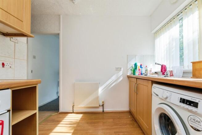 2 bed Semi-Detached Bungalow for sale Image 8
