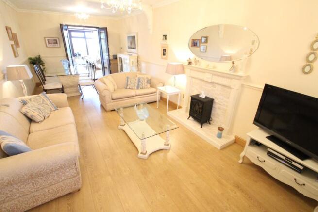 Lounge/dining room