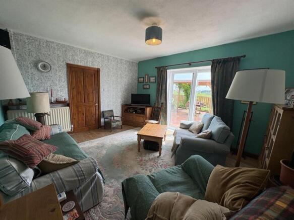 5 bed Detached for sale Image 4
