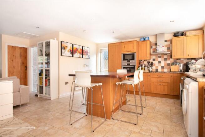 Kitchen / Dining Area