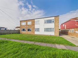 Flat 1, 16 Park Court, Roderick Avenue, Peacehaven BN10 8JT