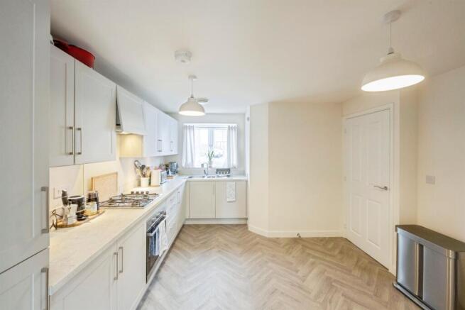 3 bed Semi-Detached for sale Image 5