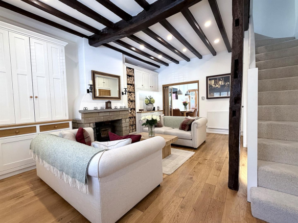 Spacious Sitting Room