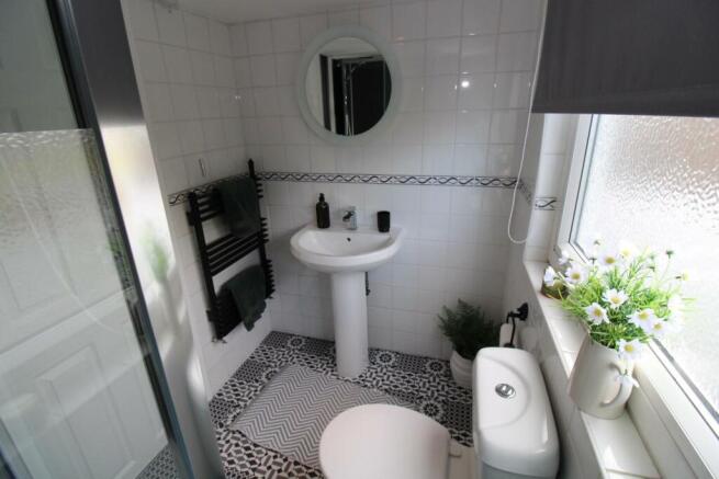 SHOWER ROOM.JPG
