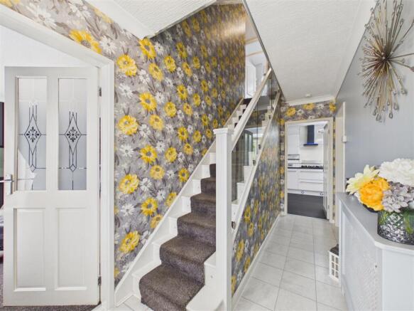 4 bed Semi-Detached for sale Image 6