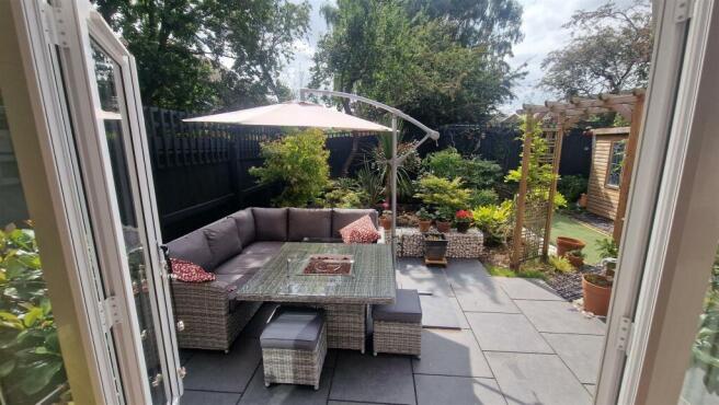 10 Shones Croft garden.jpg