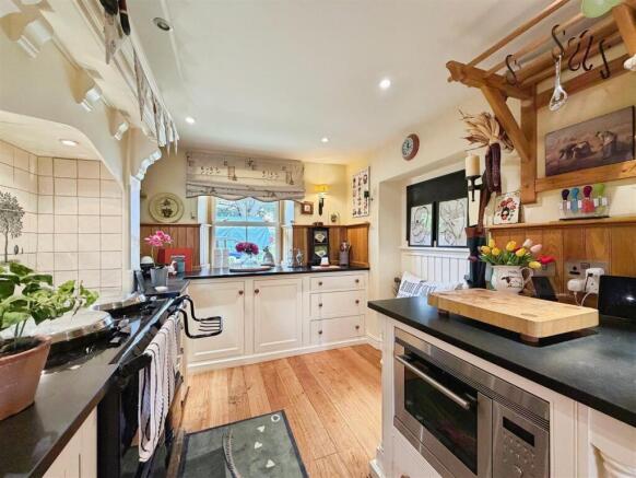 4 bed Detached for sale Image 7