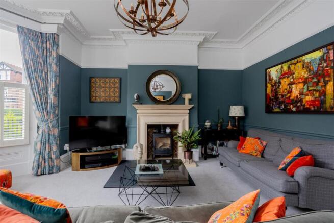 5 bed Semi-Detached for sale Image 4